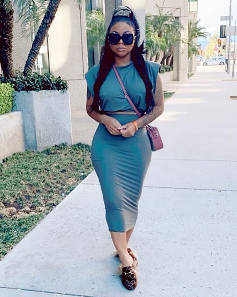 Camiseta sin mangas con hombreras Falda de un solo paso Traje casual